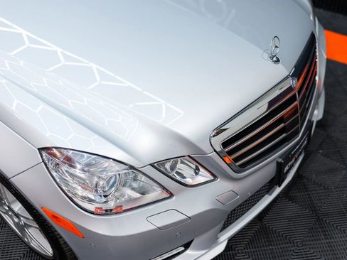 Used 2010 Mercedes-Benz E 550 4MATIC Sedan image 4