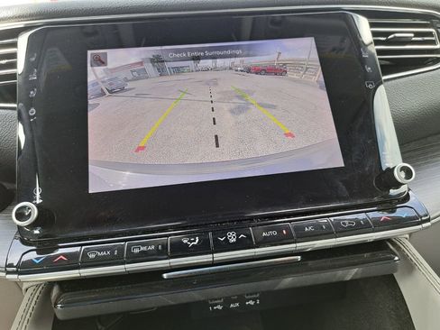 Used 2024 Jeep Wagoneer L Series II image 11