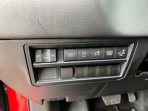 Used 2025 Toyota Tundra Limited AWD/4WD image 28