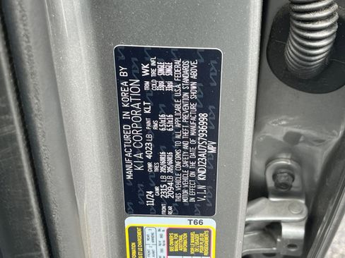 Used 2025 Kia Soul LX w/ LX Technology Package FWD image 27