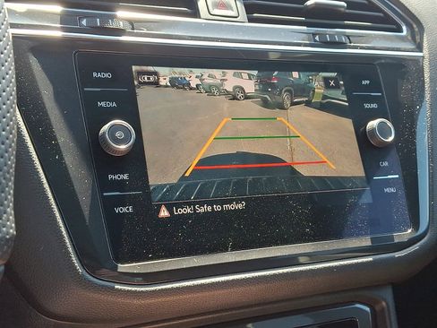 Certified 2022 Volkswagen Tiguan SE R-Line AWD/4WD image 18