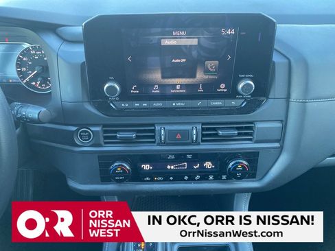 Used 2024 Nissan Pathfinder S image 25