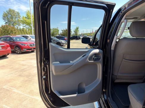 Used 2021 Nissan Frontier SV image 24
