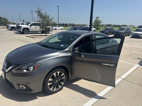 Used 2019 Nissan Sentra SR FWD image 1