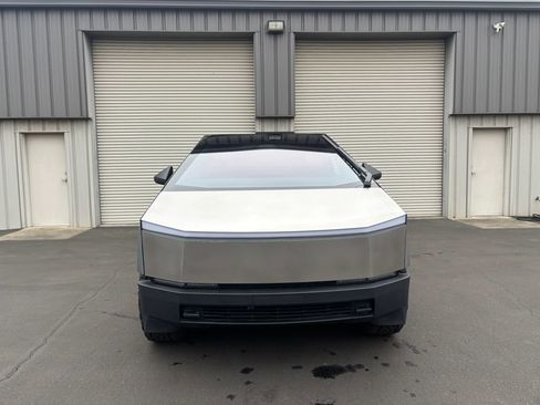 Used 2024 Tesla Cybertruck AWD Crew Cab image 7