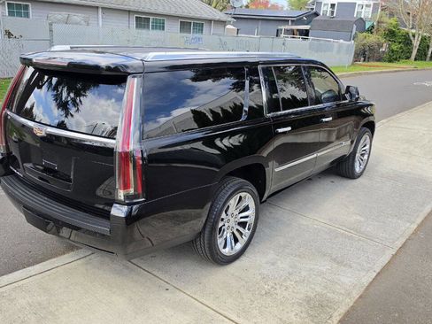 Used 2015 Cadillac Escalade ESV Luxury image 5