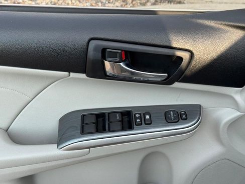 Used 2014 Toyota Camry XLE w/ Leather Package FWD image 17