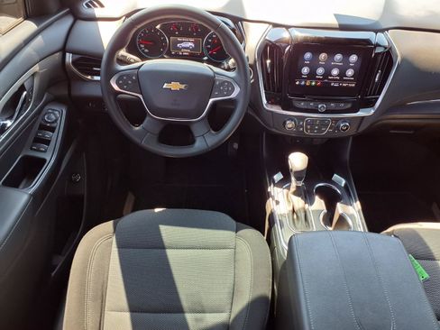 Used 2023 Chevrolet Traverse LT FWD image 2