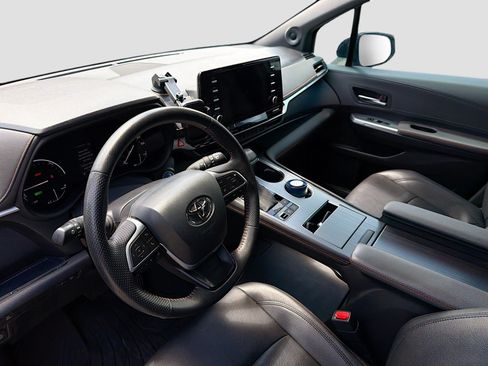 Used 2024 Toyota Sienna XSE w/ XSE Plus Package FWD image 14