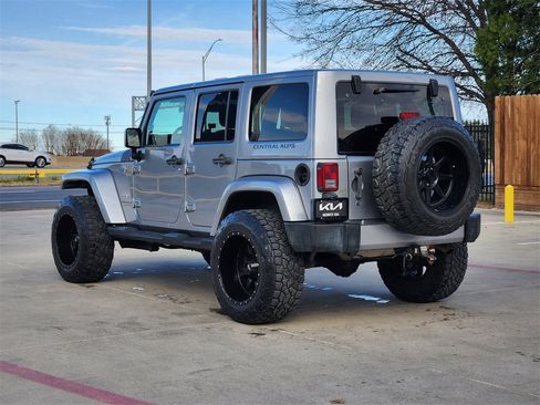 Used 2016 Jeep Wrangler Unlimited Sahara image 6