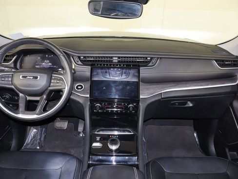 Used 2022 Jeep Grand Cherokee Limited image 13