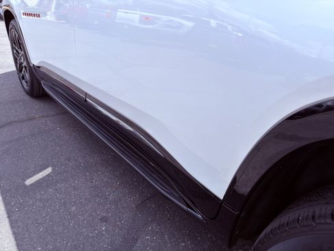 Used 2022 Chevrolet Traverse Premier w/ Redline Edition image 43