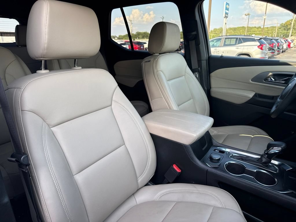 Used 2023 Chevrolet Traverse LT w/ LT Premium Package AWD/4WD image 12