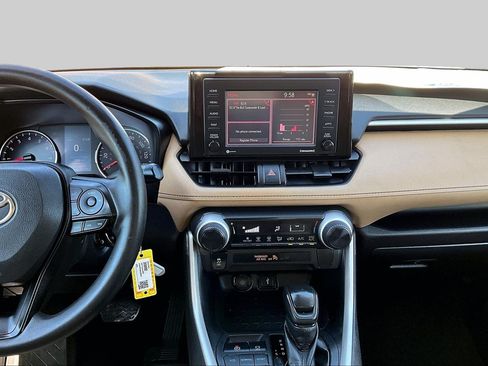 Used 2022 Toyota RAV4 LE FWD image 6