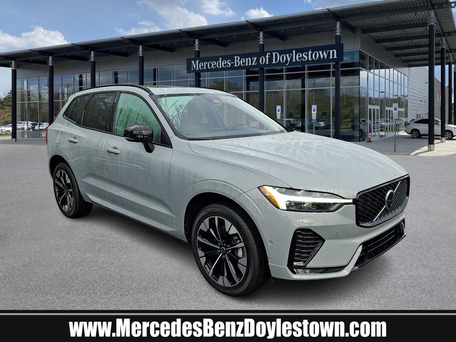 Used 2026 Volvo XC60 B5 Plus w/ Climate Package AWD/4WD image 1