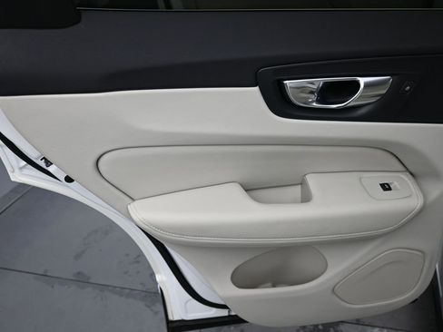 Certified 2023 Volvo XC60 B5 Plus w/ Protection Package Premier image 20