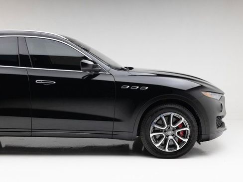 Used 2017 Maserati Levante S image 23