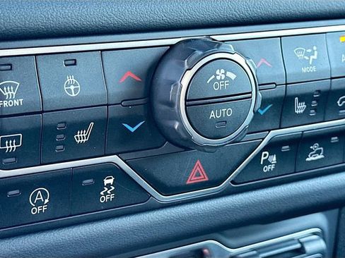 Used 2025 Jeep Wrangler Sahara w/ Safety Group image 19