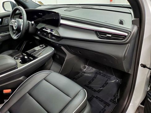 Used 2025 Buick Enclave Preferred image 11