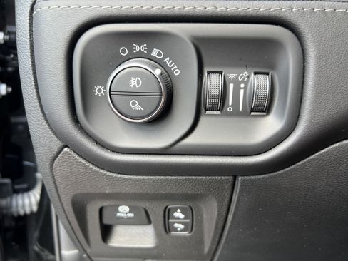 Used 2022 RAM 1500 Limited w/ Body Color Bumper Group AWD/4WD image 36