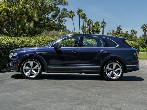 Certified 2024 Bentley Bentayga AWD/4WD image 3