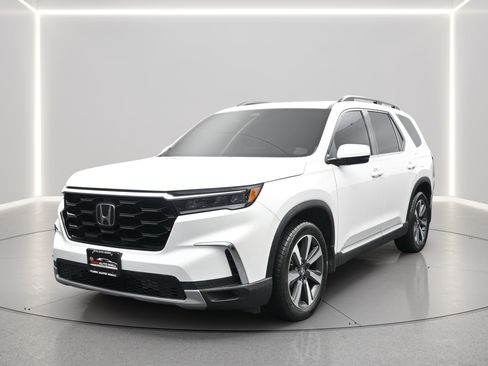 Used 2023 Honda Pilot Touring image 1
