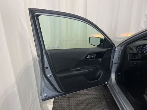 Used 2017 Honda Accord LX image 17