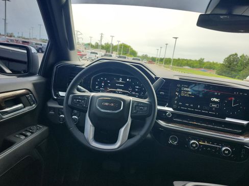 Used 2023 GMC Sierra 1500 SLE AWD/4WD image 13