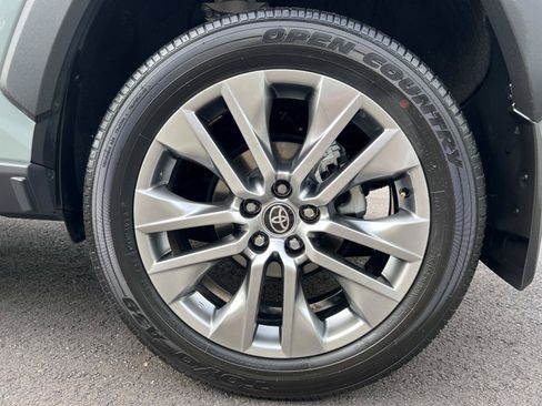 Used 2022 Toyota RAV4 XLE Premium FWD image 19