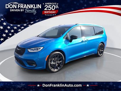 New 2026 Chrysler Pacifica Select
