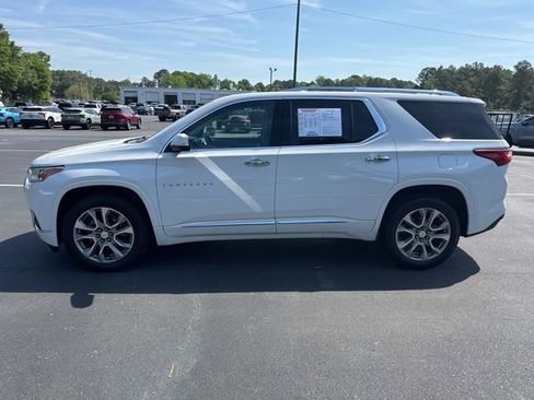 Used 2021 Chevrolet Traverse Premier image 2