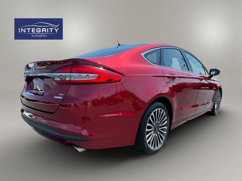 Used 2018 Ford Fusion SE w/ Fusion SE Technology Package FWD image 3