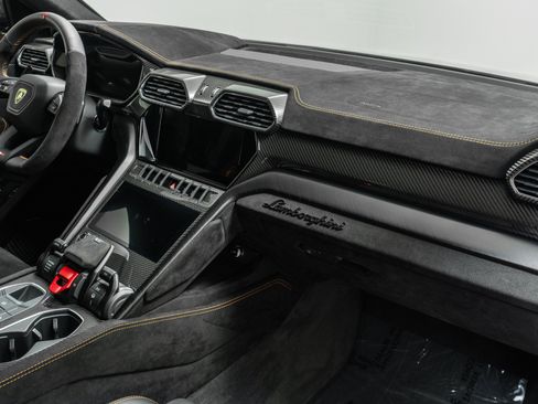 Used 2024 Lamborghini Urus Performante AWD/4WD image 14