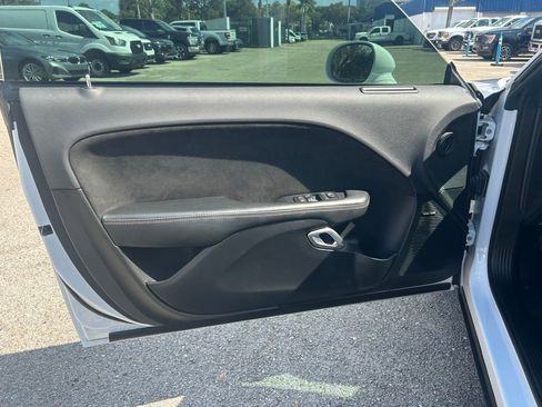 Used 2015 Dodge Challenger SRT image 34