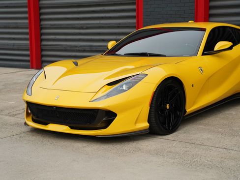Used 2019 Ferrari 812 Superfast RWD image 6