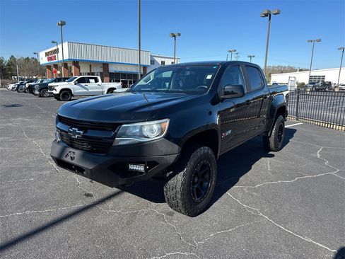 Used 2019 Chevrolet Colorado Z71 w/ Z71 Midnight Edition image 2