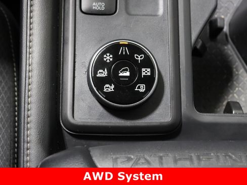 Used 2023 Nissan Pathfinder S image 21