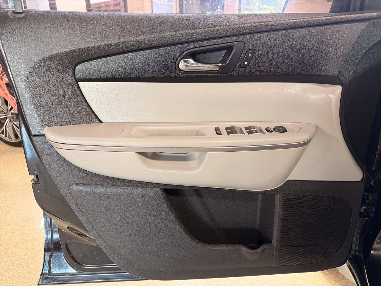 Used 2010 GMC Acadia SLE FWD image 17