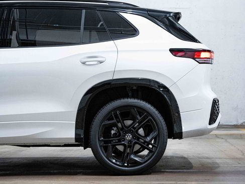 New 2026 Volkswagen Tiguan SE R-Line image 4