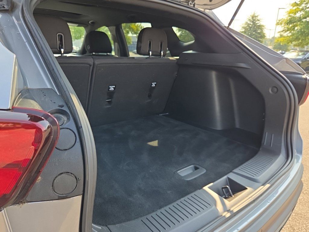 Used 2025 Chevrolet Trax RS w/ Sunroof Package FWD image 57