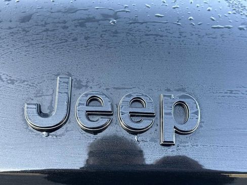 Used 2023 Jeep Grand Cherokee L Limited w/ Black Appearance Package image 11