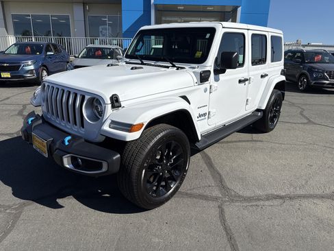 Used 2022 Jeep Wrangler Unlimited Sahara w/ Cold Weather Group AWD/4WD image 1