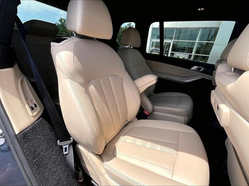 Used 2022 BMW X7 xDrive40i w/ M Sport Package AWD/4WD image 26