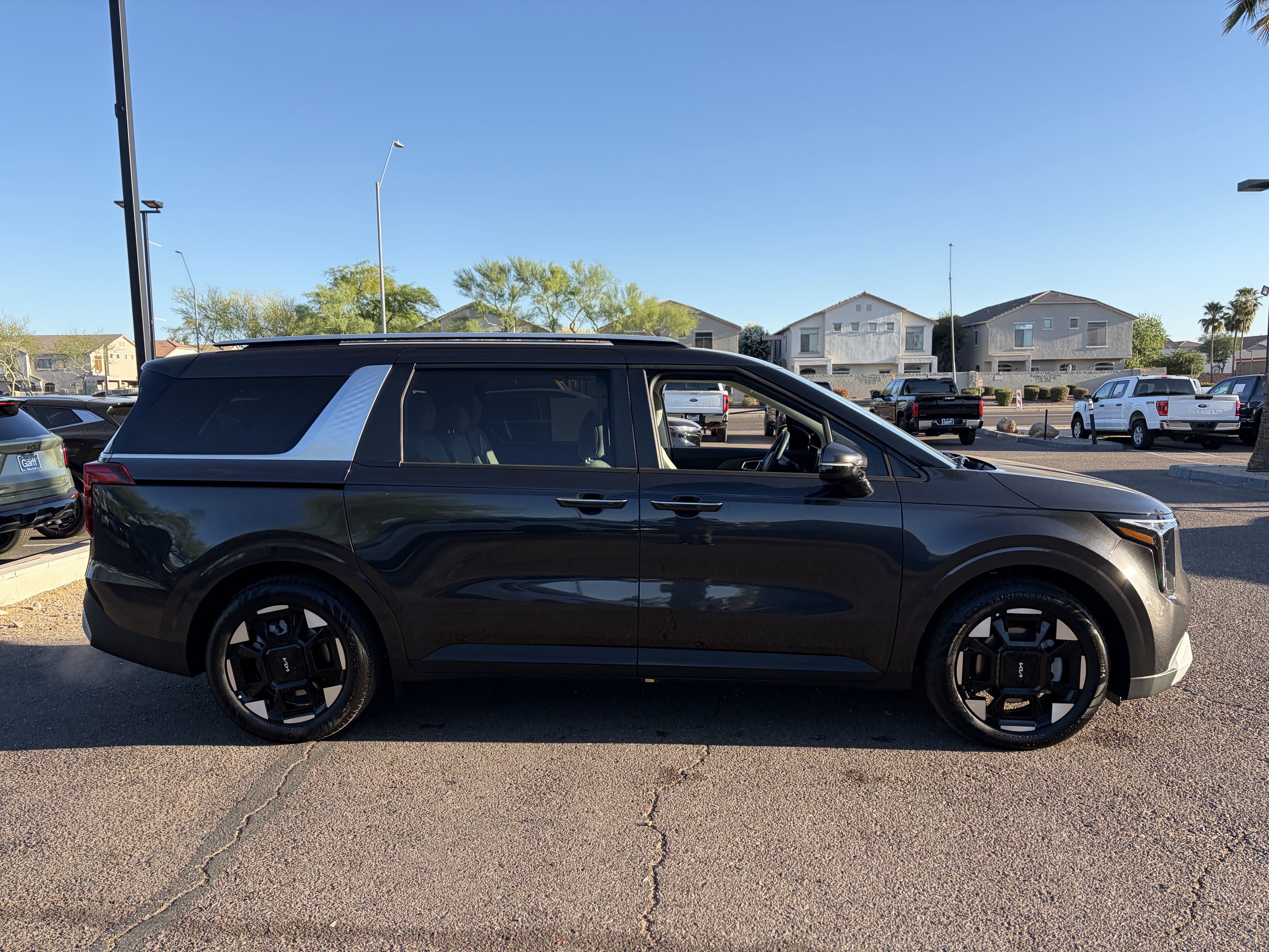 New 2026 Kia Carnival EX FWD image 2