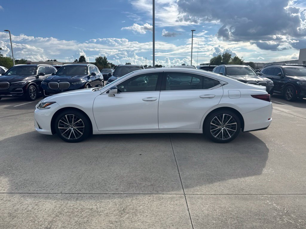 Used 2025 Lexus ES 350 w/ Premium Package FWD image 2