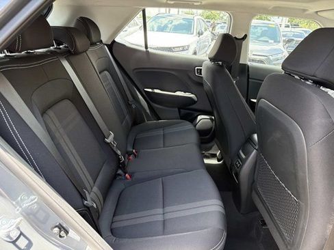 Used 2025 Hyundai Venue SEL FWD image 19