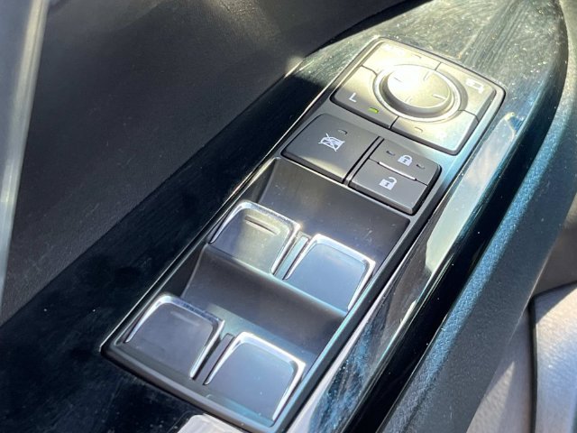 Used 2020 Lexus LX 570 4WD w/ Luxury Package image 33
