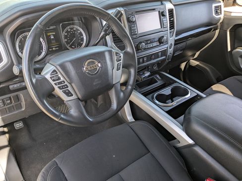 Used 2017 Nissan Titan SV image 27