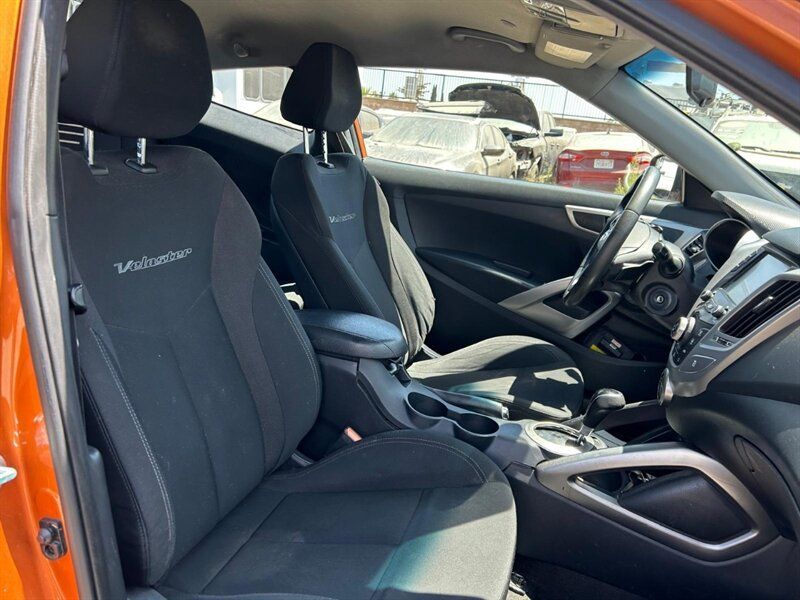 Used 2017 Hyundai Veloster FWD image 24