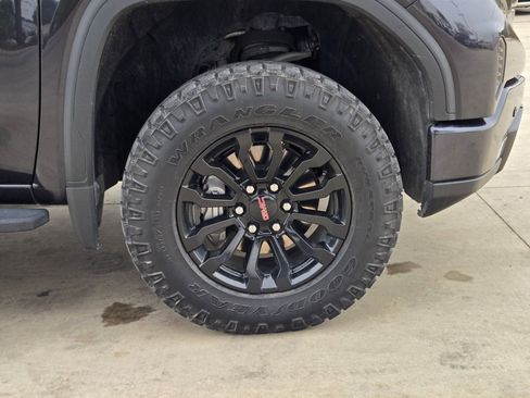 Certified 2023 GMC Sierra 1500 AT4X image 33